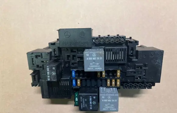 Mercedes-Benz C W205 Fuse module A2229063202
