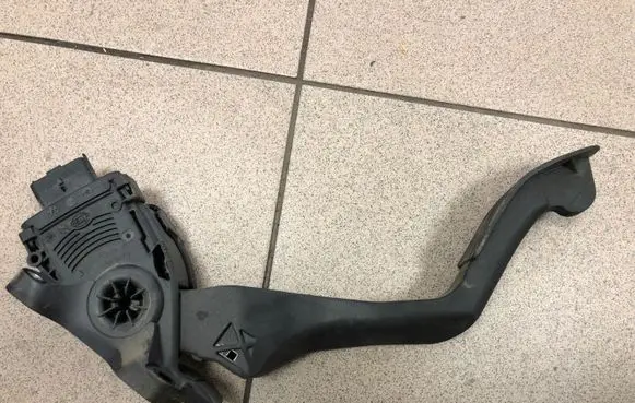 Peugeot 308 Accelerator throttle pedal 968184408003 6PV00994900