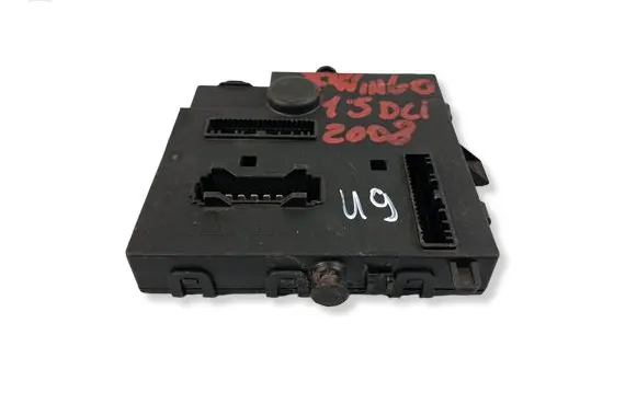 Renault Twingo II Engine control unit/module 8200741621A 00401561