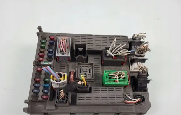 Citroen C5 Fuse module 9646226880