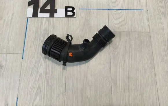 Opel Combo D Oil fill pipe 51898782 446379 B538