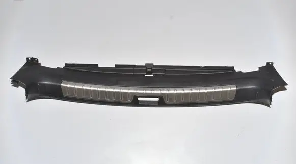 Trunk/boot sill cover protection