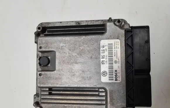 Volkswagen Touareg I Engine control unit/module 070906016AA 0281011481