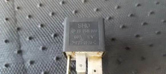 Volkswagen PASSAT B5 Other relay 443951253J 899511000