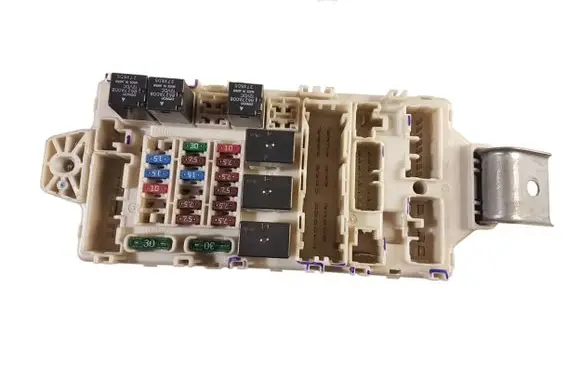 Mitsubishi Pajero Fuse module 8637A157 608250467