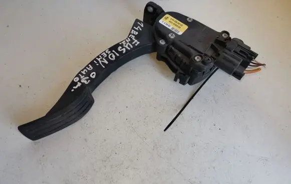 Ford Fusion Accelerator throttle pedal 4S619F836BA