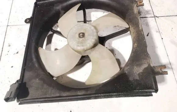 Honda CR-V Radiator cooling fan shroud