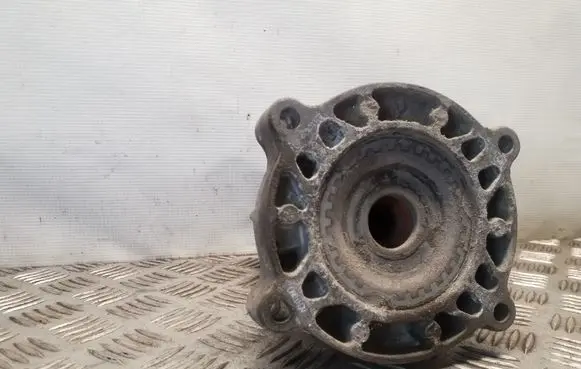 Volkswagen Touareg I Front coil spring rubber mount 