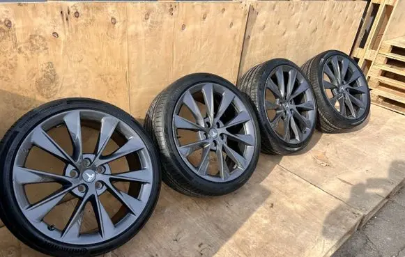 Tesla Model S R21 alloy rim 