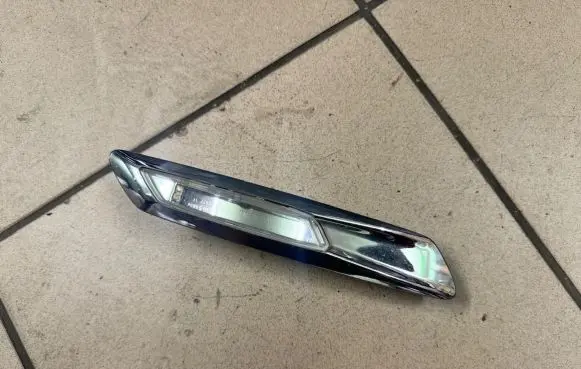 BMW 5 F10 F11 Front fender indicator light 7154167 01038701 01038703