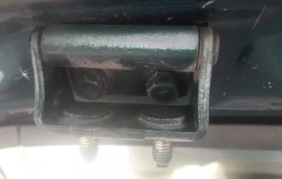 Mitsubishi Space Wagon Tailgate/trunk/boot hinge