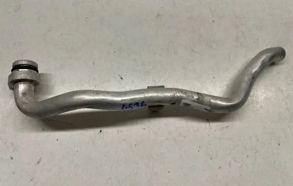 Porsche Cayenne (9Y0 9Y3) Coolant pipe/hose 06M121083J