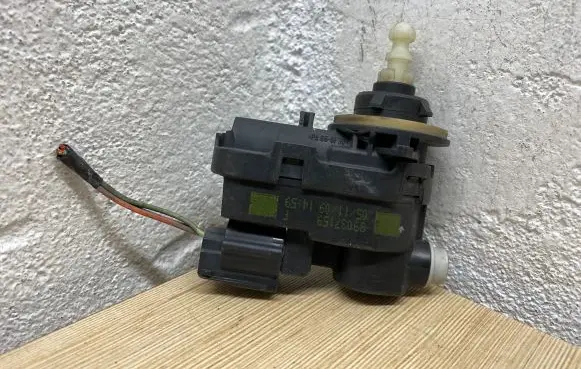Peugeot 3008 I Headlight level adjustment motor 89037159