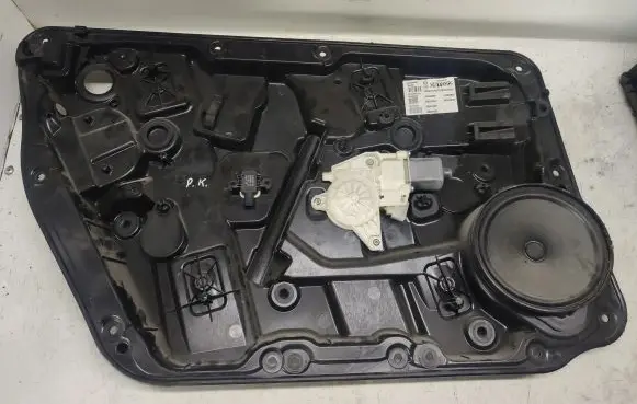 Mercedes-Benz GLA W156 Front door window regulator with motor
