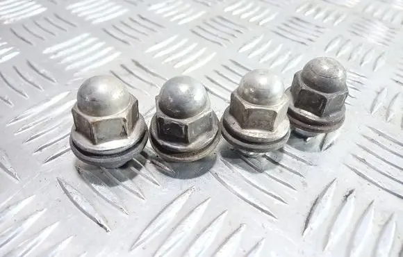 Mitsubishi Lancer VIII Nuts/bolts 