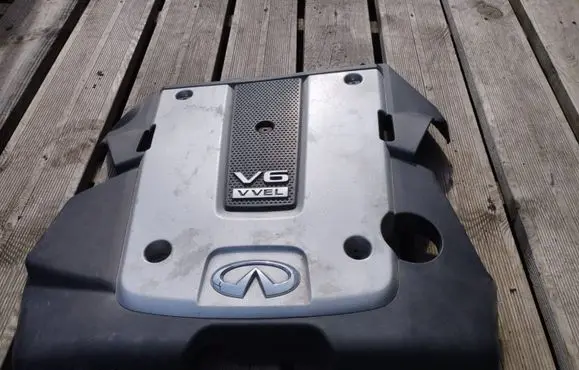 Infiniti G37 Engine cover (trim) 14041EY01A