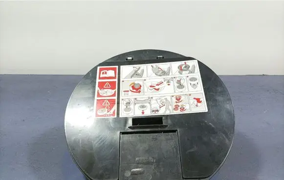 Renault Clio III Trunk/boot lower side trim panel 8200852691R