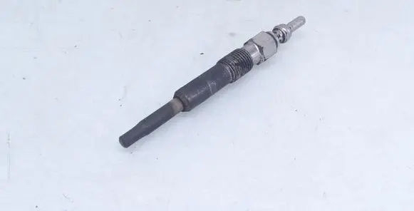 Volkswagen PASSAT B5 Glow plug 