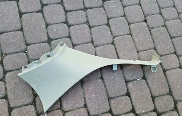 Chrysler Voyager (D)pillar trim (top) 13221269