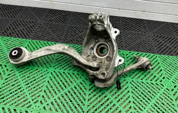 BMW 2 G42 Front wheel hub spindle knuckle 6893968