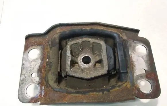 Ford Mondeo MK IV Engine mount bracket