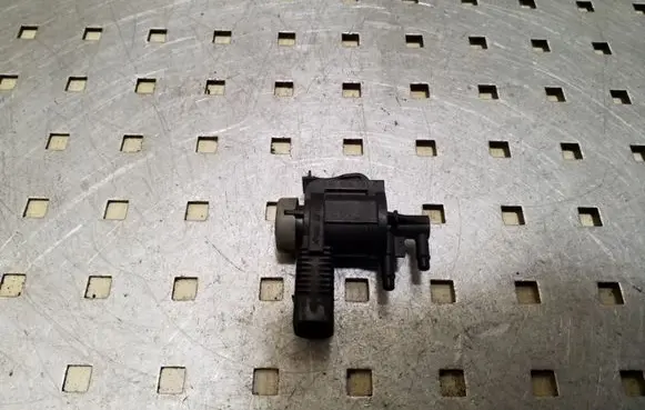 Volkswagen Touareg I Turbo solenoid valve 1J0906283C