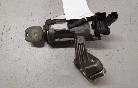 Toyota Corolla E120 E130 Ignition lock 45020024