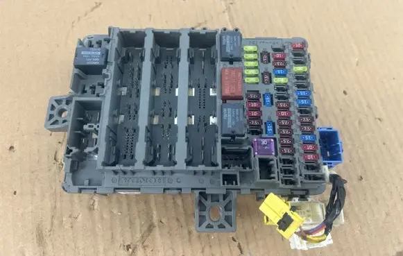 Honda Civic IX Fuse module TV0E120