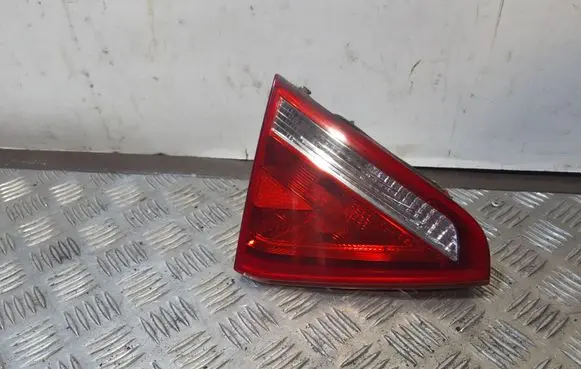 Audi A5 8T 8F Tailgate rear/tail lights 8T0945093