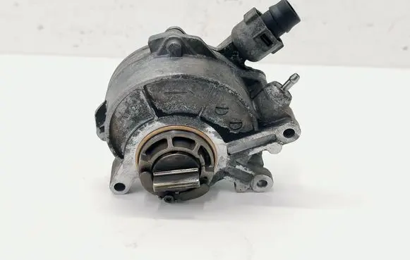 BMW X5M E70 Vacuum pump 687390