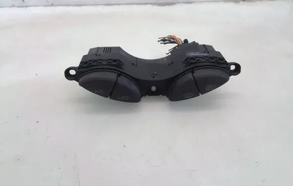 Ford Focus Windscreen/window heater switch 98AB19A945
