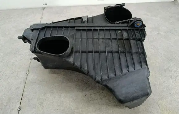 Volkswagen Touareg I Air filter box 7L0128607