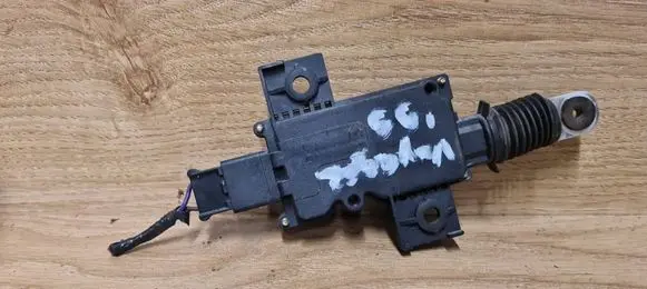 Chrysler Voyager Central locking motor 4675782