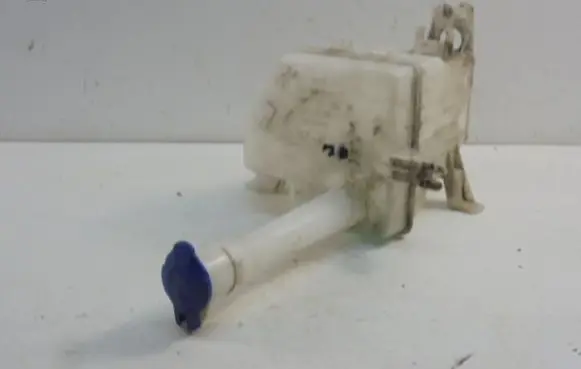 Hyundai i30 Windshield washer fluid reservoir/tank 986102L000