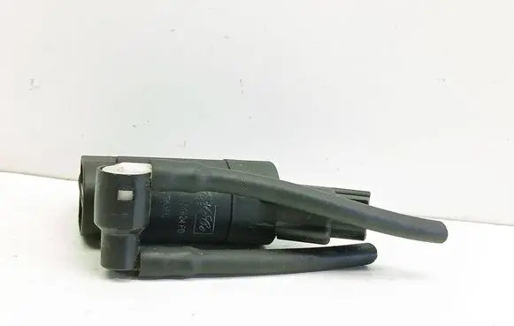Ford Focus C-MAX Windscreen/windshield washer pump 1S7117K624FD