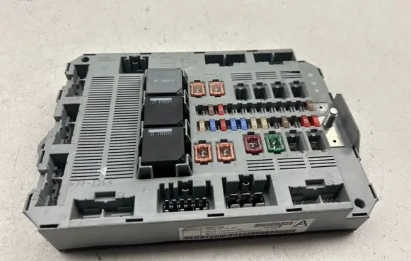Jaguar XF X250 Fuse module 7370011040 9X2314D628AC