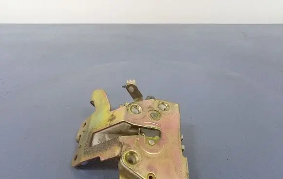 Mazda MPV II LW Rear door lock
