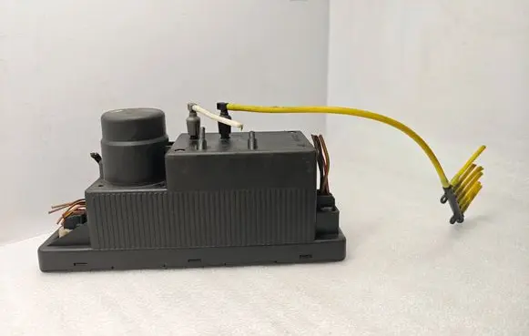 Mercedes-Benz E W210 Central locking vacuum pump 2108000048 0132006338