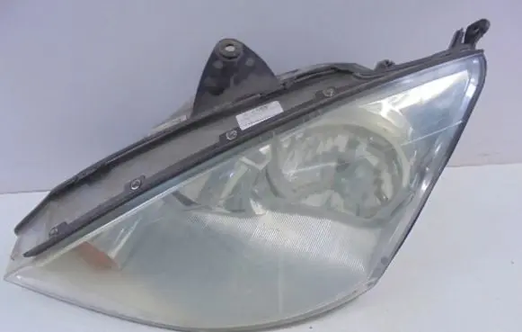 Ford Focus Headlight/headlamp 2M5113W030BD