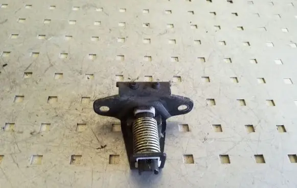 Mitsubishi L200 Tailgate/trunk/boot tension spring 