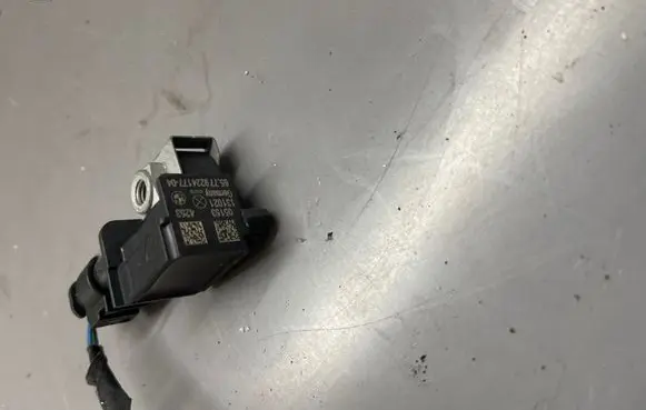 BMW 5 F10 F11 Airbag deployment crash/impact sensor 131021 05153
