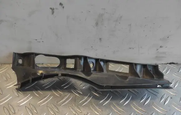 Volkswagen PASSAT B6 Front bumper mounting bracket