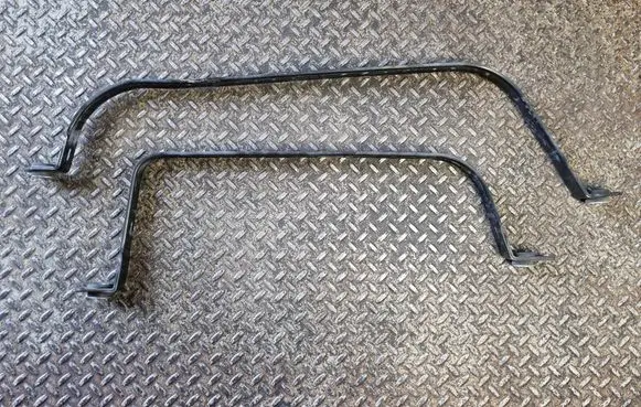 Fuel tank mounting bracket