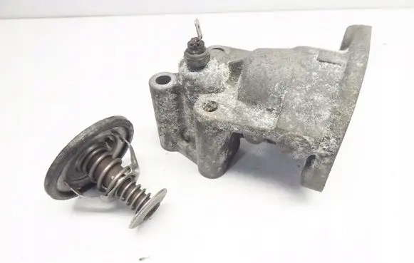 Mitsubishi Space Star Thermostat housing 