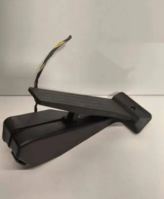 BMW 1 E81 E87 Accelerator throttle pedal 6770935 6PV00937920 25060700200