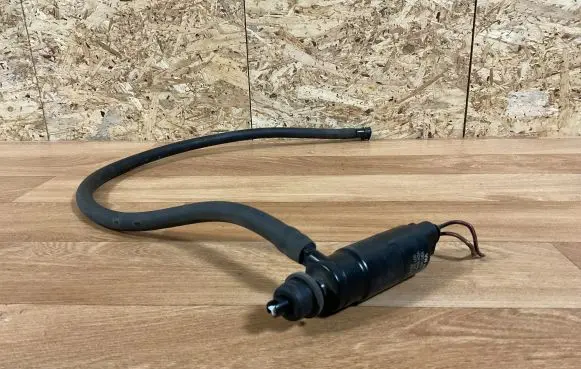 Porsche Cayenne (9PA) Headlight washer pump 3B0955681 001005 00100512V