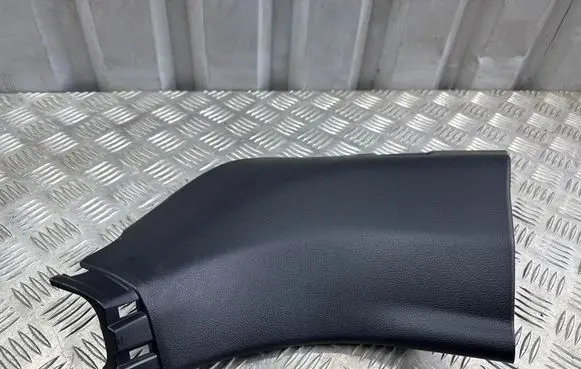 Foot area side trim