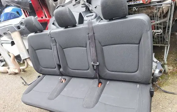 Renault Trafic III (X82) Second row seats 