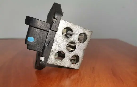 Renault Trafic III (X82) Heater blower motor/fan resistor 7700432632