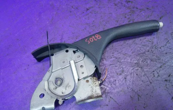 Handbrake/parking brake lever assembly